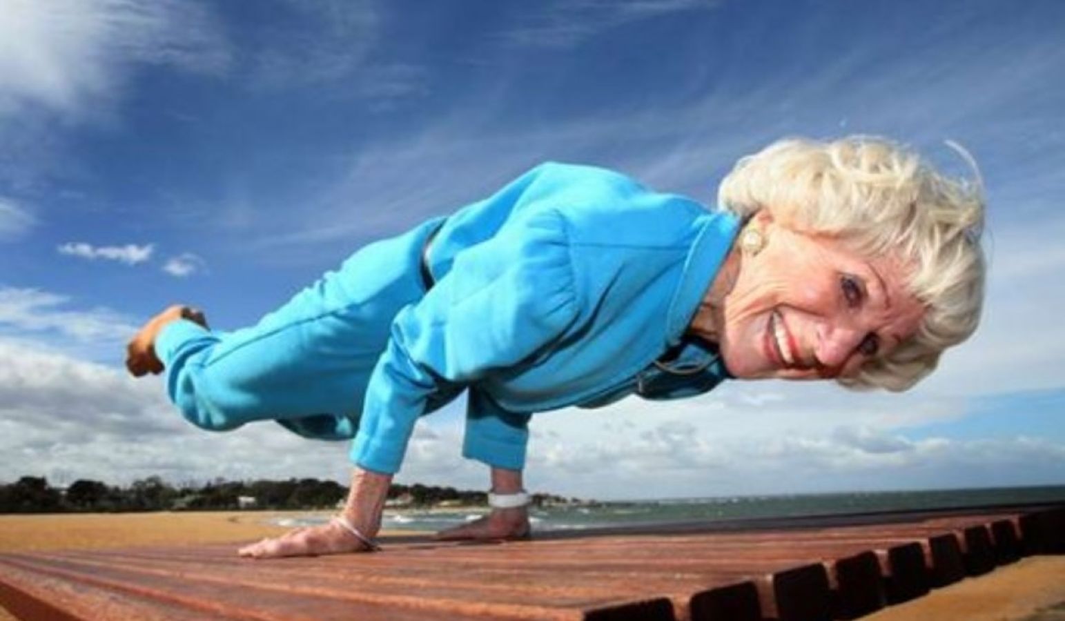 Самая пенсионерка. Бетти Кальман инструктор йоги. Йога бабушка. Активная бабушка. Старушка йога.